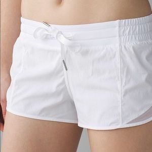 Lulu Lemon White Hotty Hot Short 2.5
